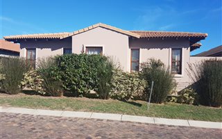 2 Bedroom House in Whale Rock