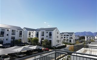 2 Bedroom Apartment in Somerset West Central