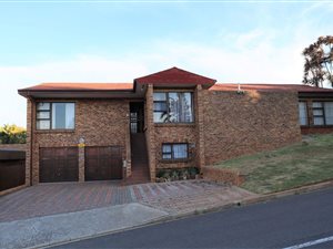 4 Bed House in Protea Valley