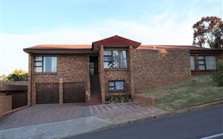 4 Bedroom House in Protea Valley