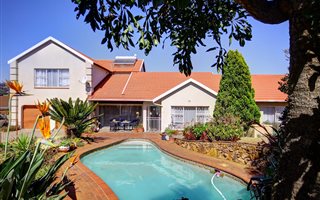 6 Bedroom House in Kloofendal