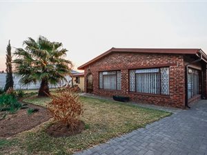 7 Bed House in Arbor Park