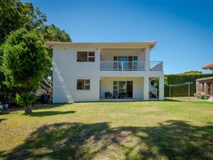 2 Bed Apartment in Constantia