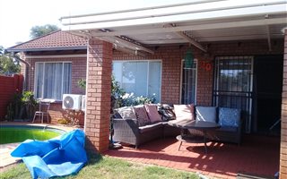 3 Bedroom Townhouse in Doornpoort and surrounds
