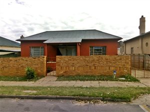 2 Bed House in Krugersdorp Central