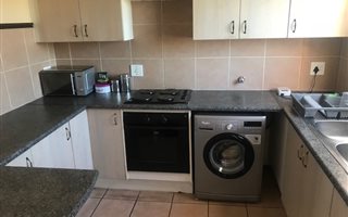2 Bedroom House in Die Hoewes