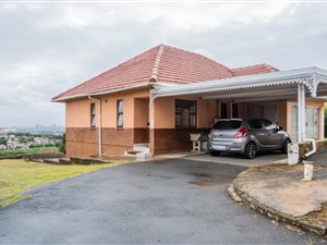 3 Bed Townhouse in Montclair