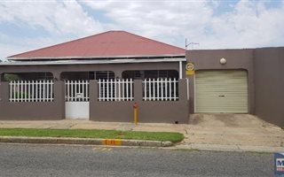 3 Bedroom House in Geduld