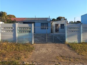 2 Bed House in Trenance Manor