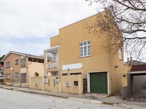 6 Bed House in Richmond Hill