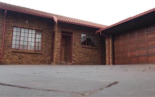 3 Bedroom House in Eldoraigne