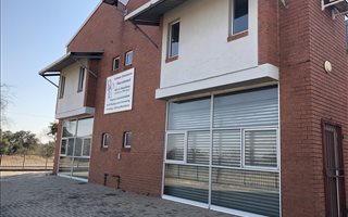 472 m² Industrial space in Waltloo