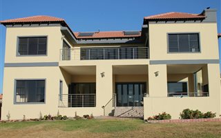 5 Bedroom House in Blue Valley Golf Estate