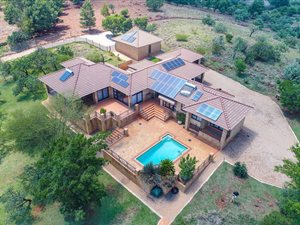 4.6 ha Smallholding in Protea Ridge
