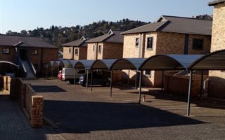 2 Bedroom Townhouse in Helderkruin