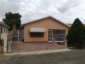 3 Bed Townhouse in Oudtshoorn Central