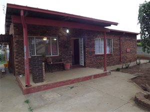 3 Bed House in Lourenspark
