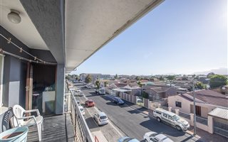2 Bedroom Apartment in Parow Valley