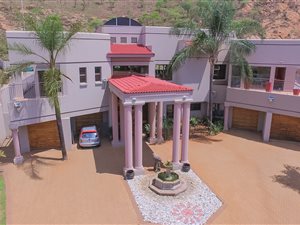 5 Bed House in Ninapark