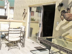 2 Bed Apartment in Helderkruin