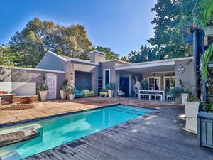 7 Bed House in Woodside