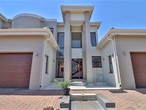 4 Bed House in Carlswald North Estate