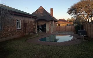 4 Bedroom House in Herlear