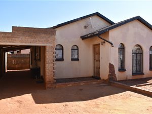 3 Bed House in Protea North