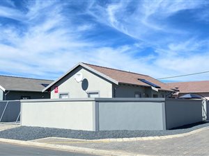 3 Bed House in Raceway