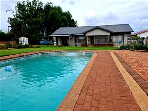 2.3 ha Farm in Rosashof