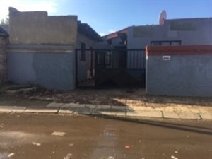3 Bed House in Moroka North
