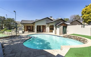 4 Bedroom House in River Club
