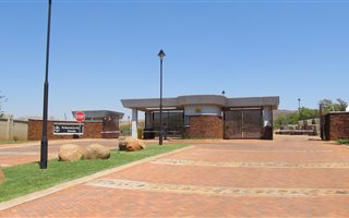 1081 m² Land available in Cashan