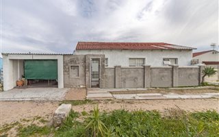 2 Bedroom House in Macassar