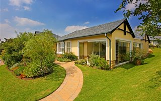 3 Bedroom House in Waterfall Hills Mature Lifestyle Estate
