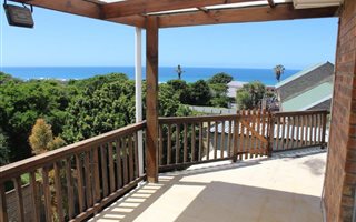 4 Bedroom House in Winterstrand