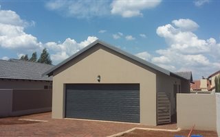3 Bedroom House in Heuwelsig Estate