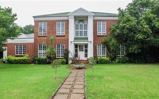 4 Bedroom House in Silver Lakes Golf Estate