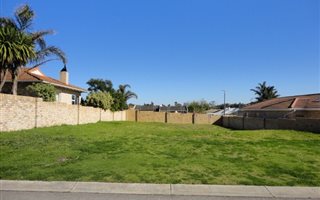480 m² Land available in Beverley Grove