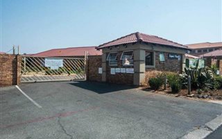 2 Bedroom Townhouse in Liefde en Vrede