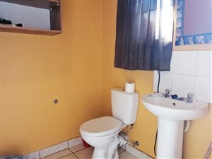 2 Bed House in Pelikan Park
