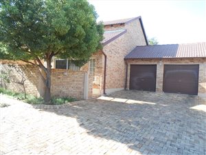 3 Bed Townhouse in Amberfield Manor