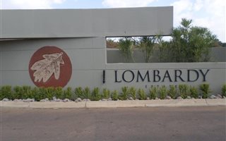 2 Bedroom House in Lombardy Estate
