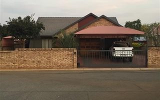 3 Bedroom House in Waterval East
