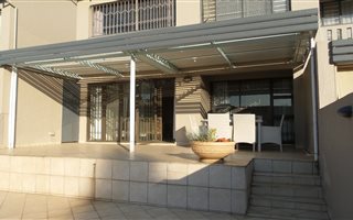 3 Bedroom Duplex in Waterkloof Heights