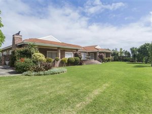40.6 ha Smallholding in Chelsea