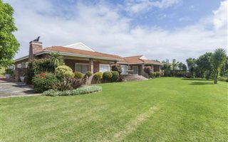 40.6 ha Smallholding in Chelsea