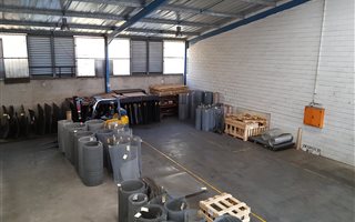595 m² Industrial space in New Germany