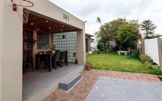 4 Bedroom House in Grassy Park
