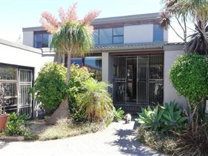 5 Bedroom House in Linkside